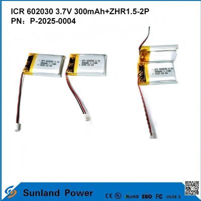 602030 3.7V 300mAh + ZHR1.5-2P Batterie de conception ultra-mince Compatibilité flexible pour divers petits appareils intelligents Écouteurs Bluetooth Appareils portables et équipements médicaux portables