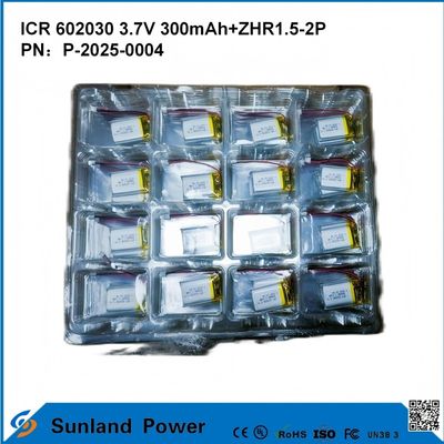 602030 3.7V 300mAh + ZHR1.5-2P Batterie de conception ultra-mince Compatibilité flexible pour divers petits appareils intelligents Écouteurs Bluetooth Appareils portables et équipements médicaux portables